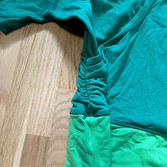 Lululemon Cross Over Deep V Neck T Shirt w Ruched Side - Picture 2 of 6